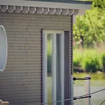 Schwimmende Usedom Feriehus Krummin