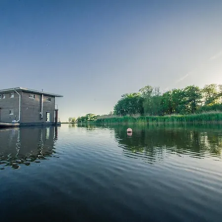 펜션 Schwimmende Usedom Krummin