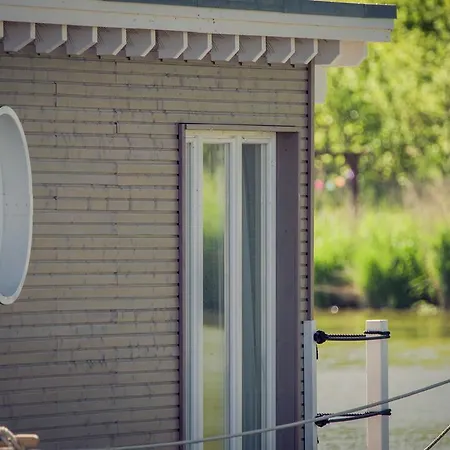 Schwimmende Usedom Feriehus Krummin